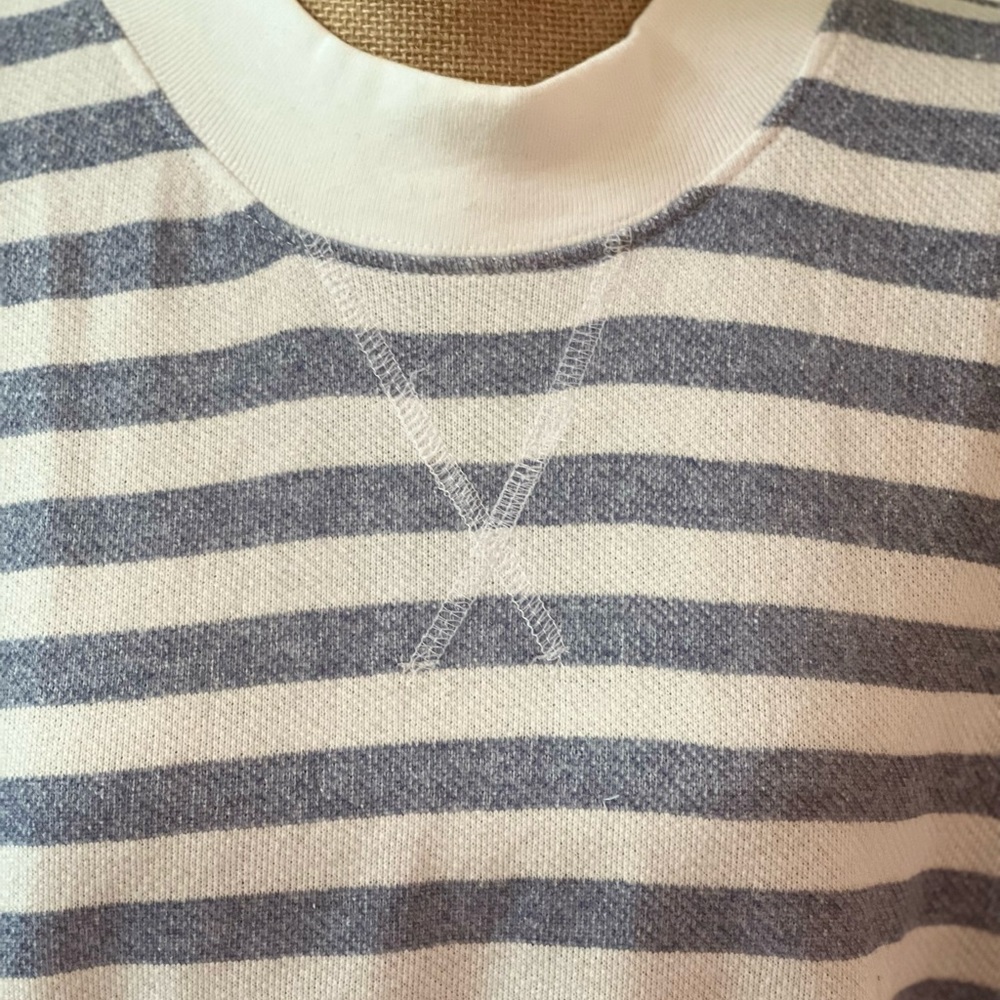 How has this top not sold!!!! It’s adorable!! 💙    Perfect Beach Top by Frame!